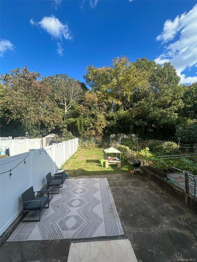 Building Photo - 65-43 Alderton St