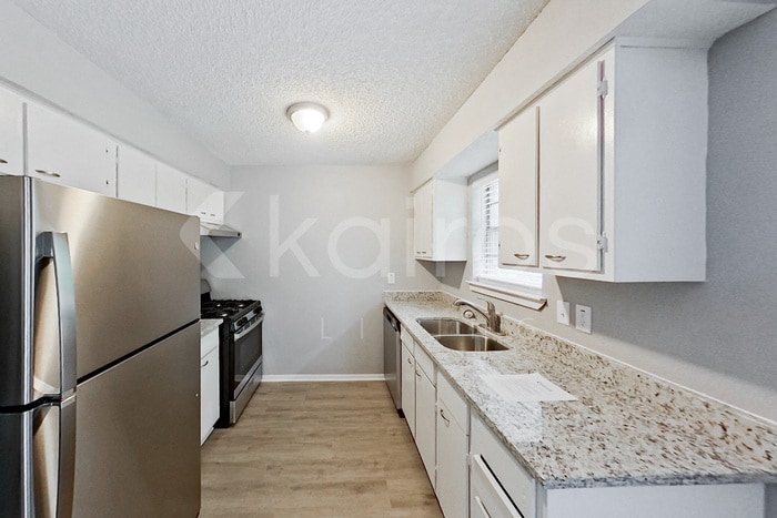 Building Photo - 12211 Knight Dr