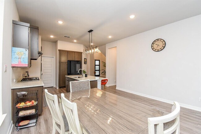 Building Photo - 6634 Albany Forest Ct