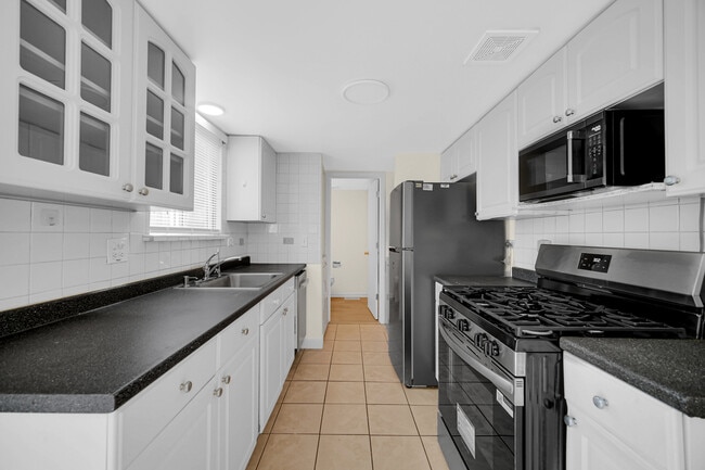 Building Photo - 1807 Whitney Dr