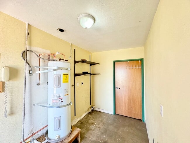 Building Photo - Come soon! 2 Bedroom home