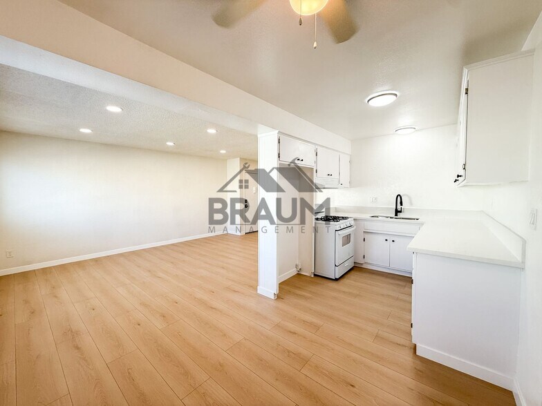 Building Photo - 4636 Laurel Canyon Blvd