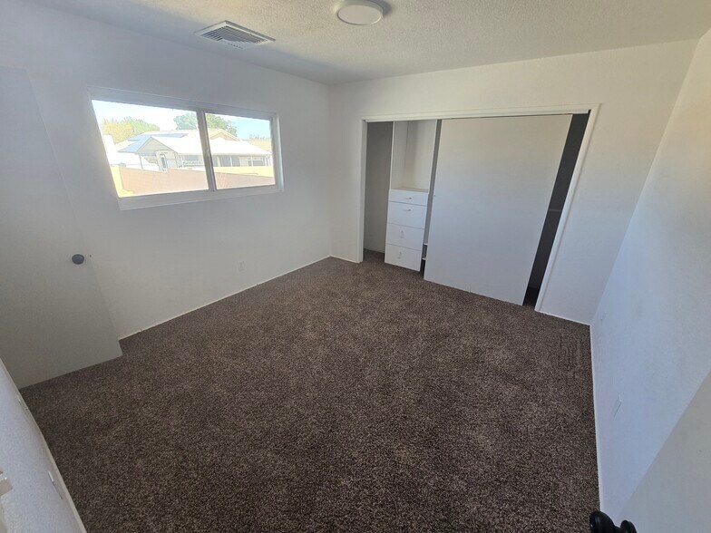 Building Photo - 5517 W Avenue M2