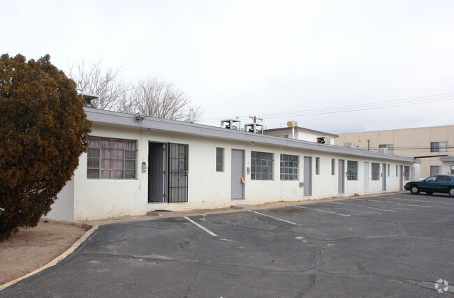 Building Photo - 1028 Alvarado Dr