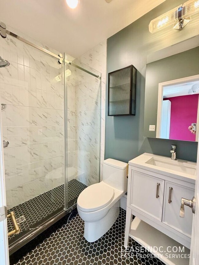 Building Photo - 159 V St NE