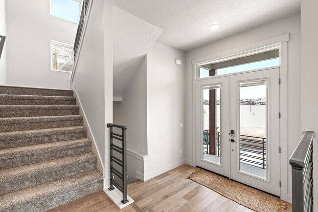 Building Photo - 6537 Silver Creek Dr