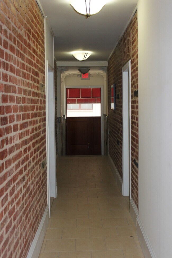 Building Photo - 325 Baldwin Ave