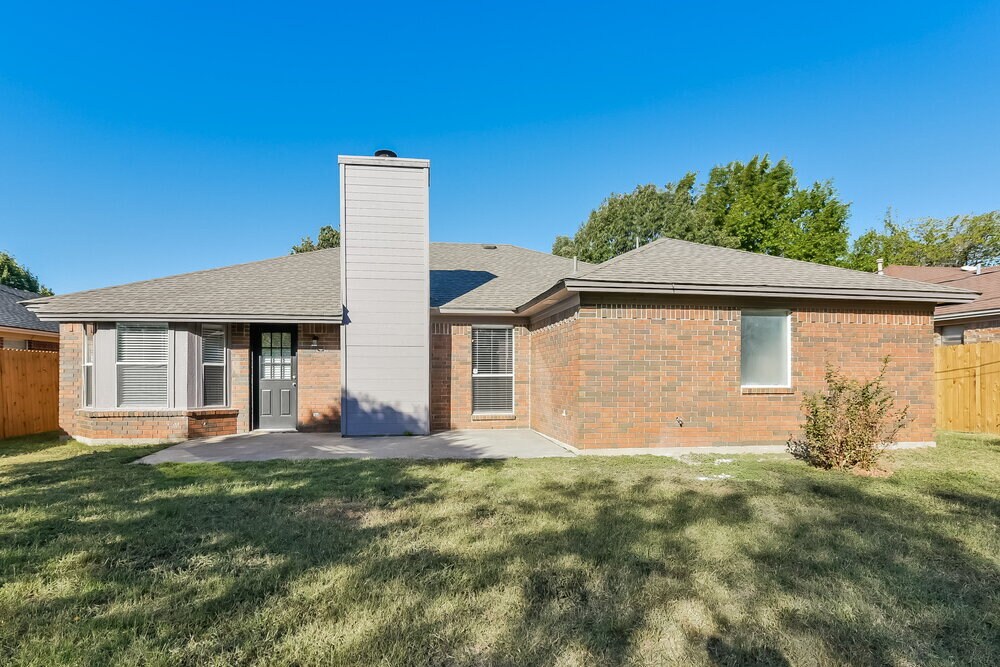 Building Photo - 813 Globe Ave