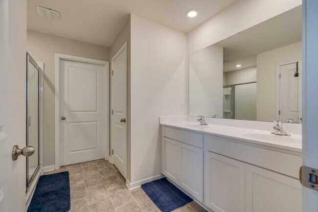 Building Photo - 4 bed/2.5 bath in Kingsport, TN