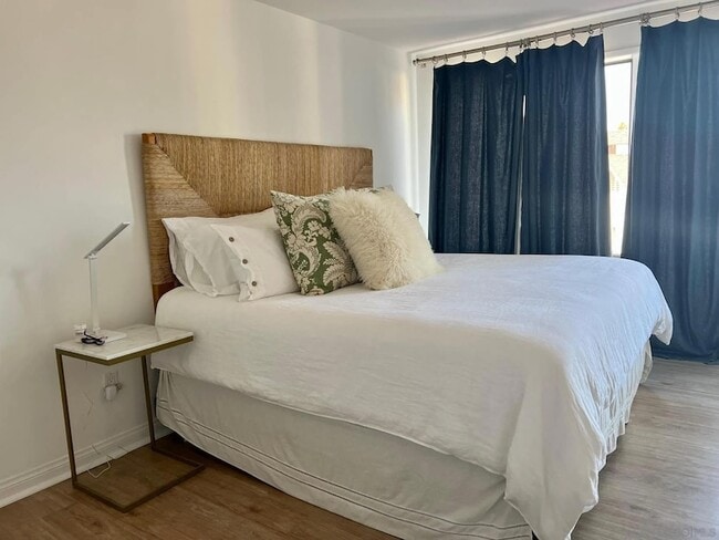 Building Photo - 8263 Camino Del Oro