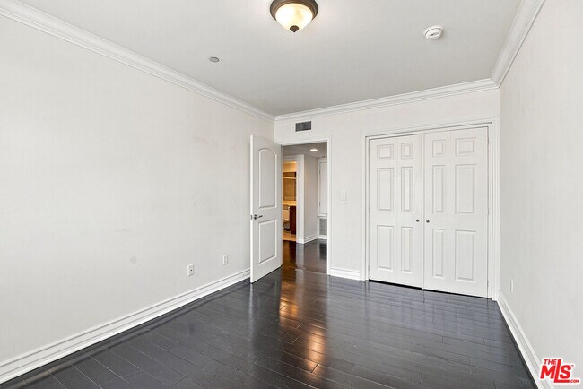 Building Photo - 1828 Glendon Ave