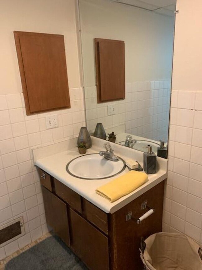 Building Photo - 2602 E Lawn Ct