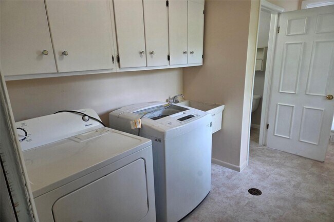 Building Photo - 515 Hobnail Cir