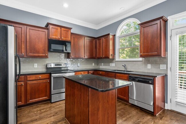 Building Photo - 2301 Marion Walk Dr SE