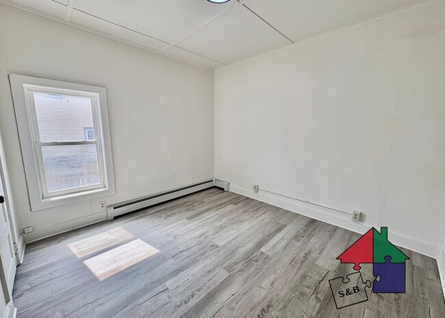 Building Photo - 94 Malletts Bay Ave