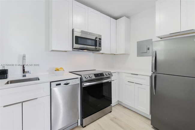 Building Photo - 421 75th St