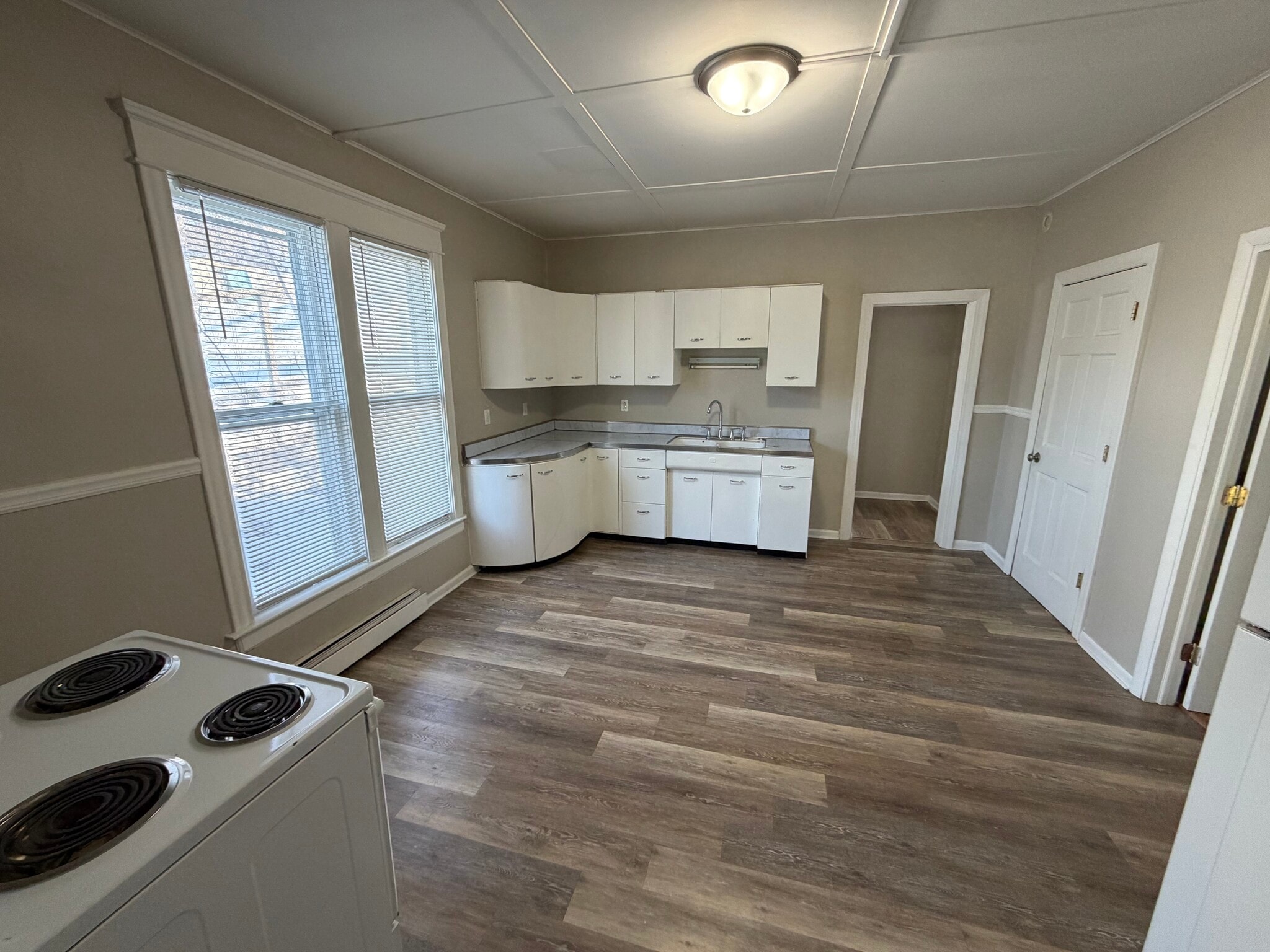 Building Photo - 220 E Racine St