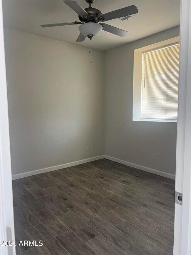 Building Photo - 1338 W Papago St