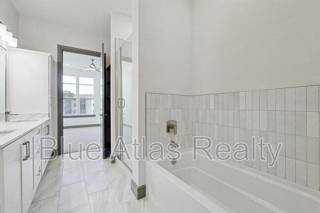 Building Photo - 2700 Old Denton Rd