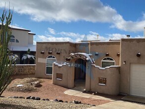 Building Photo - Southwestern Beauty- Excellent location