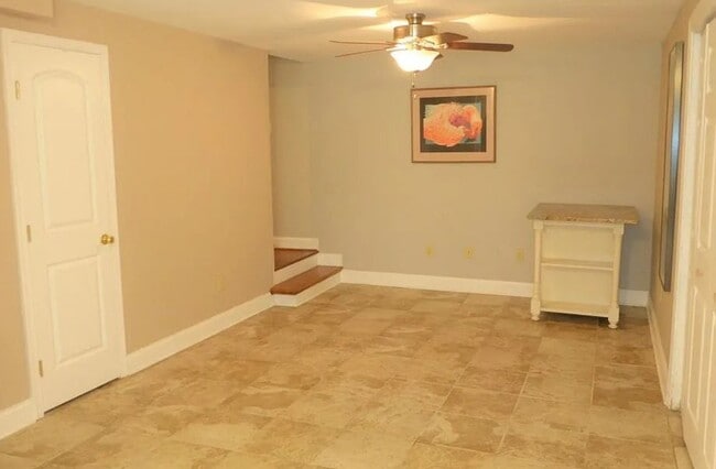 Building Photo - 402 Mt Airy Rd