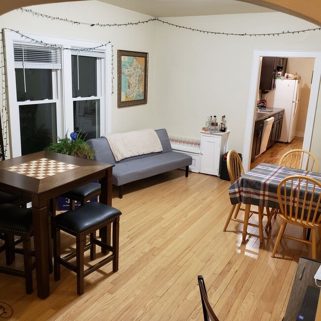 Building Photo - 721 E Center St