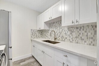 Building Photo - 3915 S Flagler Dr