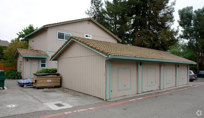 Building Photo - 944 Civic Center Dr