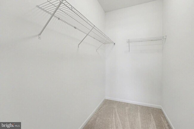 Building Photo - 7884 Oakbrook Dr