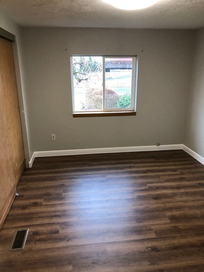 Building Photo - STATUS:  AVAILABLE -|R98| $1495