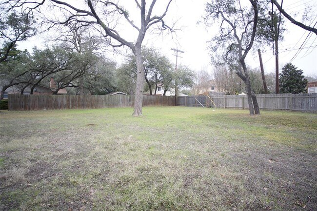 Building Photo - 12725 Dakota Ln