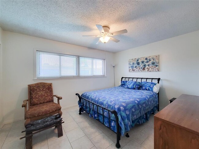 Building Photo - 3809 N Braeswood Blvd
