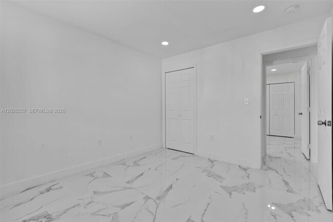 Building Photo - 10245 SW 154th Pl