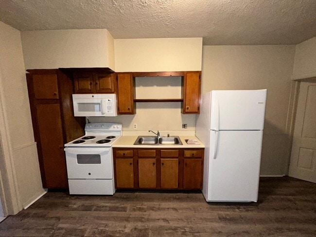 Building Photo - 3 Bedroom Home in Lebanon City