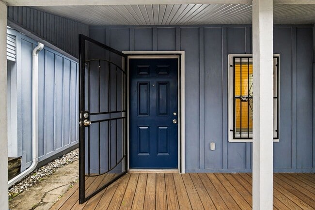 Building Photo - Cozy 1-Bedroom Home