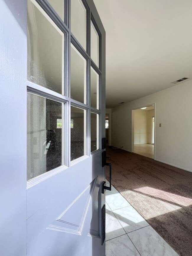 Building Photo - Three Bedroom St. Helena Home with Stunnin...