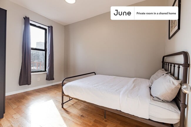 Building Photo - 362 Parkside Ave