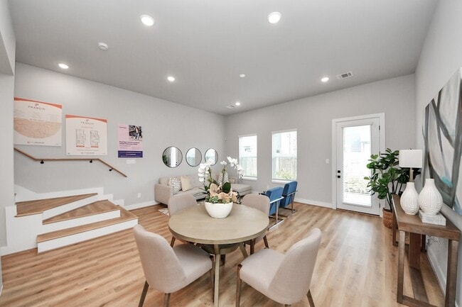 Building Photo - 5806 Francis Oak Ln