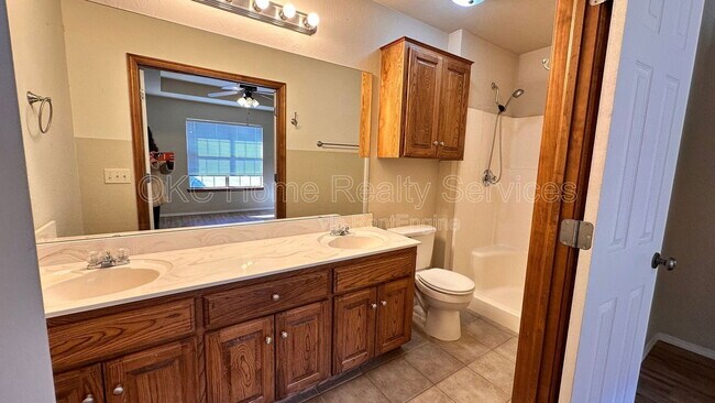 Building Photo - 1306 SW 25th St