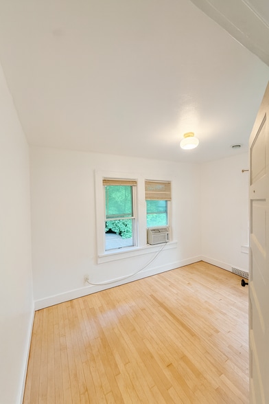 1 Bed - 535 S Clay St