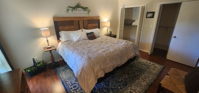 Building Photo - Fully furnished meticulously maintained upper condo