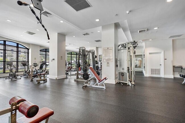 Building Photo - 610 W Las Olas Blvd