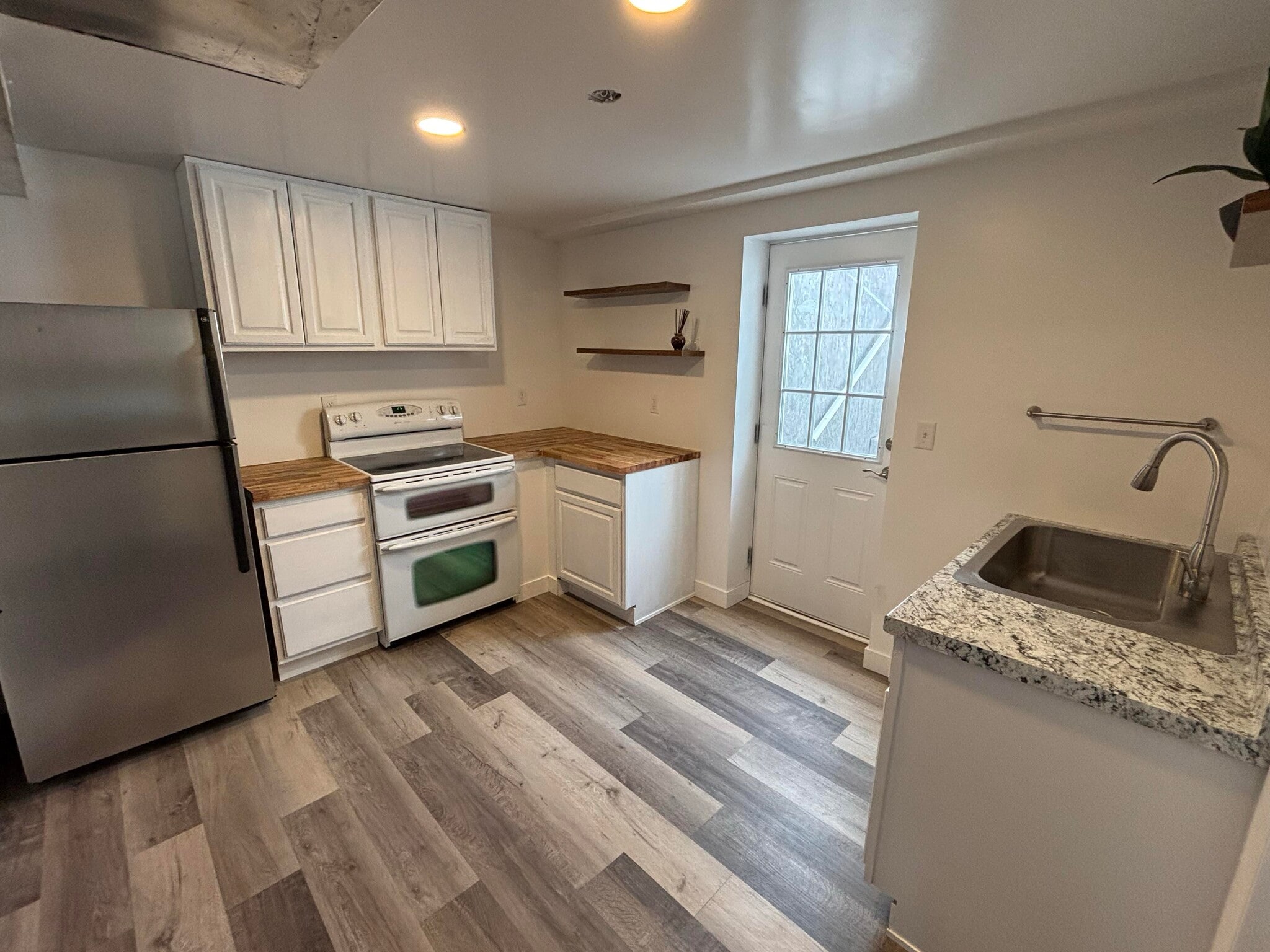 Building Photo - 2631 S Zurich Ct