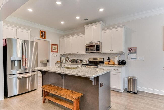 Building Photo - 6051 Big Pond Trl