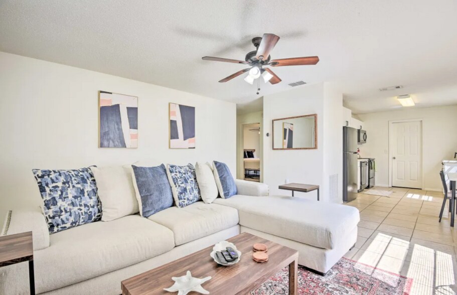 Building Photo - 416 40th St E