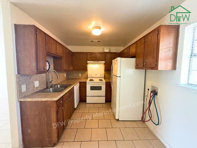 Building Photo - 2-Bed, 1.5-Bath Townhome in Celina ISD - W/D Connections