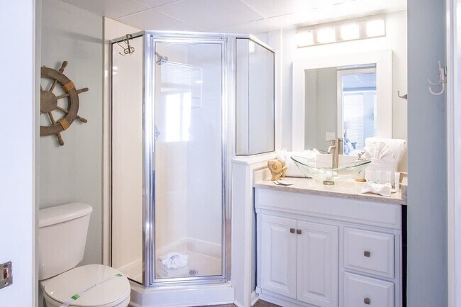 Building Photo - 10517 Front Beach Rd