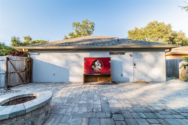 Building Photo - 3208 W Napoleon Ave