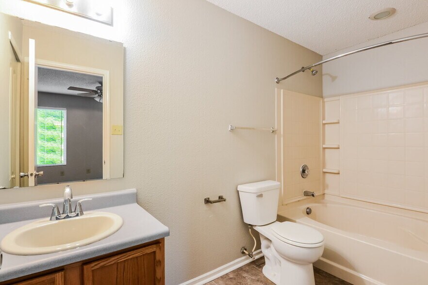 Building Photo - 14427 Cuppola Dr