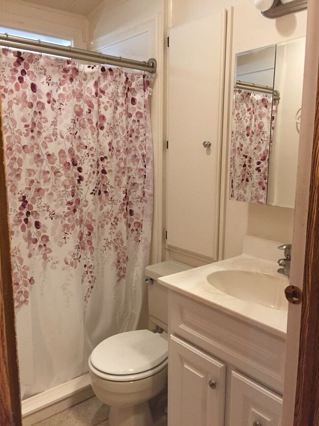 Building Photo - 55+ Community 1 Bed 1 Bath.